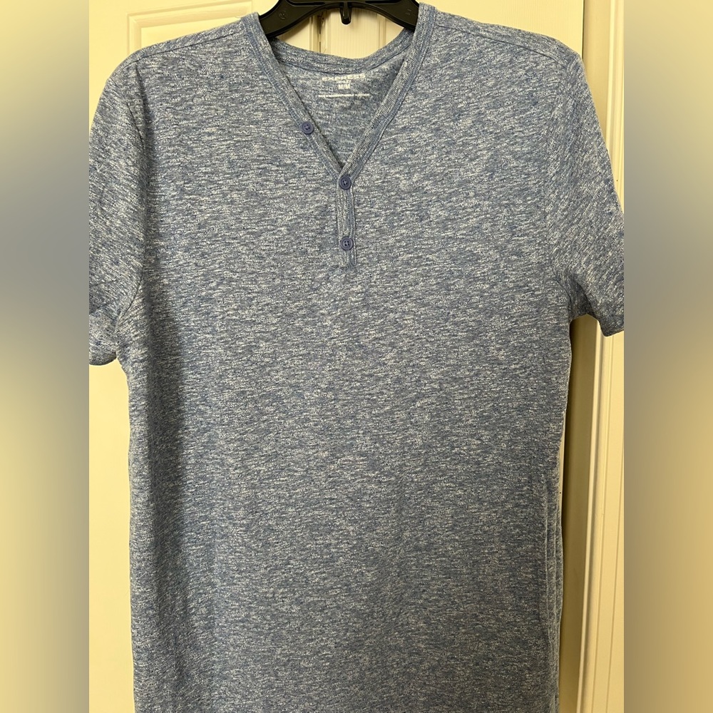 Mens shirt from Express. Nice soft material. Blue.